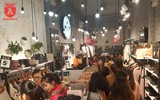 Giới trẻ Hà Nội đổ xô đi mua sắm ngày Black Friday